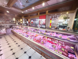 METZ : A VENDRE MURS ET FOND DE COMMERCE   : 135 000 EUR FAI.  A SAISIR murs et fond de commerce d'une surface d'environ 120 m2 avec une cave de 80 m2 avec frigo Ideal pour boucherie, épicerie...

 Contact : Bernard BLOCH 06.150.144.36