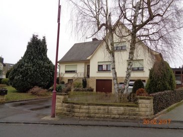 Spacieuse maison individuelle à vendre dans le village de Redange, située dans une rue calme.

Rdch:
- hall d'entrée
- séjour / salle à manger avec sortie sur terrasse et jardin
- cuisine avec sortie sur terrasse et jardin
- salle à manger 
- salle de bain
- 2 chambres à coucher
- débarras ou bureau.

1er étage:
- hall de nuit
- wc séparé
- 2 chambres à coucher
- grenier, aménageable en partie.

Sous-sol:
- 2 garages
- chaufferie
- caves.

Extérieur:
- terrasse, stockage sous la terrasse
- 4-5 parkings voitures devant la maison
- jardin avec verger
- garage.