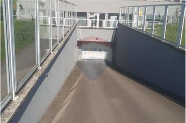 Veuillez contacter Franck Paul pour de plus amples informations :
- T : +352 691 657 074
- E : franck.paul@remax.lu

RE/MAX, Spécialiste de l'immobilier à Bascharage, vous propose un emplacement intérieur à louer dans une résidence. 

La résidence se situe dans une rue principale, vous avez très rapidement accès à toutes les commodités (supermarchés etc, ...) 

Le parking bénéficie d'une porte à fermeture automatique. 

Contactez-moi pour plus d'information ou une visite.

Frais d'agence à la charge du locataire : 125 % du loyer + TVA 17 % 

---

Please contact Franck Paul for further information:
- +352 691 657 074
- franck.paul@remax.lu

RE/MAX, the real estate specialist in Bascharage, is offering an indoor location in a residence for rent. 

The residence is located in a main street, you have very quick access to all amenities (supermarkets etc, ...).

The car park is equipped with an automatic closing door. 

Contact me for more information or a visit.

Agency fees to be paid by the tenant: 125% of the rent + 17% VAT 