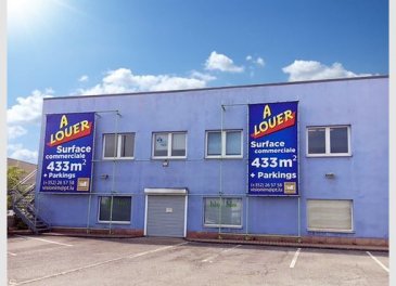SURFACE COMMERCIALE au rez-de-chaussée de 433 m2 à louer dans la zone industrielle à Foetz, se composant comme suit:

 - surface magasin
 - sanitaires
 - surface de stockage
- parking privé (+/- 20 emplacements)

 Loyer/mois: 6 900 € htva

 
Pour tout autre renseignement ou pour prise de rendez-vous pour une visite, veuillez nous contacter au numéros suivant : 

- (+352) 26 37 88 08 
- (+352) 691 91 00 91
- (+532) 691 13 81 98