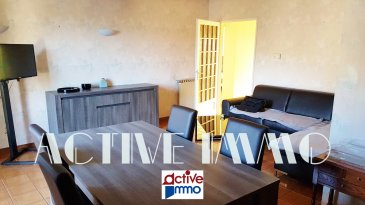 Appartement  2 pièce(s) 64 m2. ALGRANGE Centre - <br/>Appartement Meublé comprenant :<br/>1 entrée,1 Cuisine indépendante équipée, 1 double séjour donnant sur un balcon offrant une jolie vue dégagée, 1 chambre spacieuse, 1 salle de bain avec baignoire et 1 wc séparé.<br/>L\'appartement, situé en Rez De Chaussée, ne fait pas partie d\'une copropriété. Il est entièrement meublé et équipé (vaisselle, meubles, literie...) et pourra accueillir idéalement une personne seule ou un couple.<br/>Il se situe à proximité de toutes les commodités de centre ville et propose 1 place de stationnement privative et sécurisée.<br/><br/>Chauffage au Gaz (chaudière récente)<br/>Charges mensuelles : 30€ (Taxe Ordures Ménagères, entretien chaudière et ramonage)<br/>Frais d\'agence charge locataire : 600€<br/>Caution : 1200€<br/><br/>Véronique GONZALEZ<br/>06 18 01 45 97