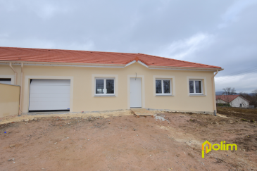Maison neuve de plain pied clés en mains !!!.  Maison de plain-pied clés en main comprenant : Hall d'entrée, cuisine ouverte sur salon/séjour en accès terrasse et jardin, 3 chambres, salle d'eau avec douche à l'italienne, WC. Terrain autour. Chauffage par pompe à chaleur, carrelage au sol, isolation TH2 pour des économies d'énergie.
Livrée entièrement finie sans cuisine équipée.
Finitions soignées !!!

 Les informations sur les risques auxquels ce bien est exposé sont disponibles sur le site Géorisques : www.georisques.gouv.fr