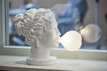 Bien immobilier commercial à Centre Ville, Luxembourg à vendre par Myestate - Découvrez cette opportunité commerciale exceptionnelle située dans le centre-ville animé de Luxembourg, dans le quartier renommé de Centre Ville. Cet espace commercial est proposé à la vente par Myestate et promet un emplacement stratégique parfait pour les entreprises cherchant à capitaliser sur le trafic piéton du centre-ville.

Détails de la propriété - Ce notable bien commercial s'étend sur une impressionnante superficie de 127 mètres carrés et sera achevé en 2024. La construction moderne comprend trois étages, offrant un espace ample pour une variété d'utilisation commerciale. Il est équipé de mesures de sécurité essentielles, y compris un système d'alarme incendie, un accès sécurisé, un système d'alarme et des caméras de surveillance, garantissant la tranquillité d'esprit pour toute entreprise. Bénéficiant d'une connexion Internet en fibre optique, il est bien équipé pour les opérations commerciales modernes. Sa classe énergétique E est complétée par un chauffage au gaz, maintenant un équilibre entre confort et efficacité.

Installations à proximité - Situé dans la zone dynamique de Centre Ville à Luxembourg, cet espace commercial est entouré par une atmosphère vibrante, en faisant un emplacement privilégié pour les entreprises. La proximité des meilleures institutions éducatives et d'une variété d'options de shopping et de restauration amplifie le caractère animé du quartier. Des parcs verdoyants et des zones de loisirs actives sont à proximité, offrant un excellent environnement pour des pauses détente. La région est bien desservie par des installations de santé et propose d'excellentes liaisons de transport, garantissant une connectivité sans faille pour les opérations commerciales et la clientèle.

Saisissez l'opportunité d'une vie et sécurisez cet emplacement commercial de premier choix au centre-ville de Luxembourg. Contactez notre équipe chez Myestate aujourd'hui via le formulaire de contact ou appelez-nous pour planifier une visite et faire le premier pas vers le prochain chapitre de votre entreprise.