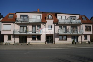 SOUS COMPROMIS !! IMMO EXCELLENCE vous propose en exclusivité un appartement d'une surface habitable d'environ 93 m2 situé au rez-de-chaussée d'une Résidence à seulement 10 unités. L'appartement se compose comme suit : Un hall d'entrée, une cuisine équipée, un grand double séjour avec accès sur une terrasse, un débarras, deux chambres-à-coucher, une salle-de-bains, un W.C. séparé ainsi qu'un emplacement extérieur.

Steinheim (luxembourgeois : Steenem) est une section de la commune luxembourgeoise de Rosport-Mompach située dans le canton d'Echternach.

Le village est délimité au nord par la Sûre, un affluent de la Moselle, qui forme à cet endroit la frontière allemande.

Ref agence :3426713