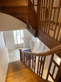 Nous avons le plaisir de vous proposer à la location de magnifiques appartements tout compris (internet, télévision, femme de ménage, draps de bain et de lits...), dans le beau quartier de Limpertsberg, à deux pas du glacis et du centre piéton.

Le plus grand atout de ce logement de haut standing est qu'il est entièrement meublé et équipé.

Il se compose comme suit:
- Cuisine équipée ouverte sur le salon;
- Salle de douche et toilette;
- Buanderie avec lave linge et sèche linge;
- 1 cave.

Frais d'agence à la charge du locataire : 1 mois de loyer + 17% TVA. 

Pour plus de renseignement veuillez contacter l'agence.<br />We are pleased to offer you for rent beautiful all-inclusive apartments (internet, television, maid, shower towels, bed sheets) in the beautiful area of Limpertsberg, close to the Glacis and the city center.

The major asset of this high standing flat is that it is entirely furnished and equipped.

It consists of:
- Equipped kitchen open to the living room;
- Bathroom with shower and toilet;
- Laundry room with washing machine and dryer;
- Cellar.

Agency fees at the expense of the tenant: 1 month rent 17% VAT.

For more information, please contact the agency.