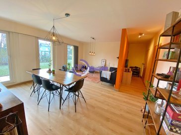 New keys vous propose ce superbe appartement 1 chambre d'une surface de 70 m2, idéalement situé dans la charmante commune de Hesperange à Alzingen.

Au RDC d'une copropriété très bien entretenue construite année 2000, proche de toutes les commodités.

L'appartement se compose comme suit :

- Un Hall d'entré.
- Une cuisine individuelle toute équipé d'environ 10 m2 avec accès à la terrasse.
- Un séjour d'environ 22,1 m2 avec accès à la terrasse.
- Un WC séparé.
- Une salle de bain d'environ 5 m2 avec baignoire et douche à l'italienne, ainsi qu'un WC. 
- Une grande chambre d'environ 15,5 m2.
- Une terrasse.


Pour compléter ce bien, vous profiterez également des prestations suivantes :

- Une cave privative.
- Une buanderie commune.
- Un emplacement intérieur.

Divers :

- Double vitrage.
- Chauffage au gaz.
- VMC


Disponibilité immédiate !


N'hésitez pas à nous contacter au 661 434 100 ou par mail kdif@newkeys.lu pour plus d'informations ou une éventuelle visite.

COVID: Pour votre sécurité, nos visites sont effectuées avec des masques, des gants et limitées à 3 personnes par visite.

Les prix s'entendent frais d'agence de 3 % TVA 17 % inclus dans le prix est payable par le vendeur.

Nous recherchons en permanence pour la vente et pour la location, des appartements, maisons, terrains à bâtir pour notre clientèle déjà existante.
N'hésitez pas à nous contacter si vous avez un bien pour la vente ou la location.
Estimation gratuite.
Ref agence : 5003496