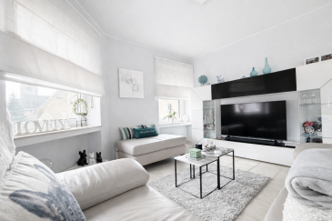 À vendre  
Sublime appartement lumineux à Differdange.  

Découvrez ce superbe appartement de 71m², situé dans une résidence bien entretenue à Differdange, au 2ème étage avec ascenseur. Spacieux, très lumineux et parfaitement agencé, il offre un cadre de vie confortable et fonctionnel.  

Composition de l'appartement :  
- Hall d'entrée accueillant  
- Salon lumineux  
- Cuisine équipée moderne  
- WC séparé  
- Débarras  
- Salle de douche  
- 2 chambres à coucher  

Annexes :  
- Cave privative  
- 1 emplacement de parking à louer possibilité de reprendre (100€ mensuel)  

Situation :  

L'appartement bénéficie d'une situation idéale, dans un environnement calme et recherché, tout en étant à proximité immédiate de toutes les commodités :  
- Gare accessible à pied  
- Commerces, écoles et services à quelques minutes  
- Accès rapide aux grands axes  
- Forêt et espaces verts à proximité pour les promenades et activités de plein air  

Un bien rare sur le marché, alliant espace, luminosité et emplacement stratégique, idéal pour un couple, une personne seule ou un investissement de qualité.  

Surfaces et dimensions données à titre indicatif.  

Pour plus d'informations ou pour organiser une visite, n'hésitez pas à nous contacter.  

Moura Jemp  
+352621216646