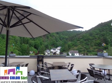 À vendre magnifique complexe hôtelier composé de 4 bâtiments situés les uns des autres à seulement quelques mètres.
- Hôtel **** de 17 chambres, dotées TV par câble et d'un minibar. également d'une baignoire spa ou d'une douche d'hydro-massage ainsi que d'une cabine à vapeur. Un restaurant, l'établissement possède également un pub sur place, une terrasse à l'abri du vent avec une vue imprénnable sur la Vallée de la Haute-Sûre, une cave à vin, un Spa - Wellness, sauna, bain de vapeur, salle de sport, salle de fêtes ou banquets, ainsi qu'une salle prévue pour le petit déjeuner. 
 - Un bâtiment avec 9 studios équipés de cuisine équipée, salle de douche situés à quelques mètres de l'hôtel.
- Un deuxième bâtiment de 12 chambres équipés de salle de douche et chambres tout confort,
- Un bâtiment destiné actuellement au personnel de l'hôtel, composé de 9 chambres à coucher, deux salles de bain, cuisine équipée, cave à dégustation de vins.
- fait partie de la vente un grand garage pour plusieurs véhicules et un local commercial..
 Ce complexe hôtelier a une clientèle fidèle.
Pour plus d'informations concernant ce bien d'exception, n'hésitez pas à nous contacter.
www.immocolor.lu 
Tél: 691 080 103 ou 691 860 584 
contact@immocolor.lu