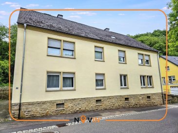 Léon Staus et Novin' Real Estate vous présentent : 
Immeuble de rapport à vendre à Wallendorf (54675), Allemagne.
Cet immeuble construit en 1954 se situe à Wallendorf, en Rhénanie-Palatinat, à proximité immédiate de la frontière luxembourgeoise. Érigé sur un terrain de 1â€¯126m2, le bâtiment est réparti sur trois niveaux avec combles aménagés et sous-sol complet, pour une surface habitable de 341,90m2 et une surface utile de 425,33m2. Il comprend quatre appartements. Chaque logement est équipé d'une salle de bain avec WC et d’un raccordement pour machine à laver. 
Le chauffage est assuré par une chaudière au fioul (1973) avec brûleur de 1989 et un réservoir de 12â€¯000 litres. 
L’eau chaude est produite par des chauffe-eaux individuels. Les menuiseries sont en PVC double vitrage avec volets roulants, les sols en PVC dans les pièces à vivre, carrelage antidérapant dans les cuisines et carrelage mosaïque dans les salles d’eau. Un espace extérieur avec verdure est accessible à l’arrière du bâtiment.
Le bien se distingue comme suit :
Rez-de-chaussée gauche : 5 pièces – 64,22m2
Rez-de-chaussée droite : 5 pièces – 64,22m2
1er étage gauche : 5 pièces – 64,22m2
1er étage droite : 5 pièces – 64,22m2
Sous-sol : surface utile de 104,97m2

Atouts techniques et caractéristiques :
Chauffage au fioul (chaudière 1973, brûleur 1989)
Réservoir de 12â€¯000 litres
Chauffe-eaux individuels
Menuiseries PVC double vitrage
Volets roulants (intérieurs et extérieurs)
Sols PVC, carrelages antidérapants et mosaïque
Toiture en ardoise
Certificat énergétique du 11.08.2008
Terrain de 1â€¯126â€¯m² avec espace de détente extérieur

Localité – Wallendorf (54675)
Wallendorf est une commune allemande située en Rhénanie-Palatinat, à la frontière directe avec le Luxembourg, dans la vallée de la Sûre. La localité est connue pour sa situation naturelle à la confluence de la Sûre et de l’Our, et se trouve à proximité immédiate de Wallendorf-Pont (Luxembourg). Elle bénéficie d’un cadre rural, apprécié pour ses sentiers de randonnée et pistes cyclables. L’environnement est résidentiel et calme, avec un accès routier direct vers Vianden, Echternach et Bitburg. Le village dispose de quelques commerces de proximité, d’infrastructures touristiques et d’un accès rapide à des villes plus importantes telles que Trèves (à environ 30â€¯km). La frontière luxembourgeoise est accessible à pied.

Visites et informations, contactez :
Léon Staus / Novin' Real Estate / +352.26.19.21.1

 ---------- 
Léon Staus und Novin' Real Estate präsentieren :
Mehrfamilienhaus mit 4 Wohneinheiten zum Verkauf in Wallendorf D-54675 Deutschland

Dieses im Jahr 1954 erbaute Mehrfamilienhaus befindet sich in Wallendorf, Rheinland-Pfalz, in unmittelbarer Nähe zur luxemburgischen Grenze.

Auf einem Grundstück von 1.126qm gelegen, erstreckt sich das Gebäude über drei Etagen, inklusive ausgebautem Dachgeschoss und vollunterkellertem Untergeschoss.

Die Wohnfläche beträgt 341,90qm, die Nutzfläche 425,33qm. Es umfasst vier Wohneinheiten, wobei jede über ein Badezimmer mit WC und einen Anschluss für eine Waschmaschine verfügt.

Die Beheizung erfolgt über eine Ölzentralheizung (Baujahr 1973, Brenner von 1989) mit einem 12.000-Liter-Tank.
Warmwasser wird über individuelle Boiler erzeugt.

Die Fenster sind PVC-Doppelverglasung mit Rollläden, Böden in den Wohnbereichen aus PVC, rutschfeste Fliesen in den Küchen und Mosaikfliesen in den Badezimmern.

Ein begrünter Außenbereich hinter dem Gebäude steht den Bewohnern zur Verfügung.

Aufteilung der Einheiten:

Erdgeschoss links: 5 Zimmer – 64,22qm
Erdgeschoss rechts: 5 Zimmer – 64,22qm
Obergeschoss links: 5 Zimmer – 64,22qm
Obergeschoss rechts: 5 Zimmer – 64,22qm
Untergeschoss (Nutzfläche): 104,97qm

Technische Merkmale & Ausstattung:

Ölzentralheizung (Kessel 1973, Brenner 1989)
Heizöltank mit 12.000 Litern Fassungsvermögen
Individuelle Warmwasserboiler
Fenster: PVC mit Doppelverglasung
Innen- und Außenrollläden
Böden: PVC, rutschfeste Fliesen in Küchen, Mosaikfliesen in Bädern
Schieferdach
Energieausweis vom 11.08.2008
Grundstück: 1.126qm mit nutzbarem Gartenbereich

Lage – Wallendorf (54675)

Wallendorf ist eine deutsche Gemeinde in Rheinland-Pfalz, direkt an der Grenze zu Luxemburg, inmitten der Natur – am Zusammenfluss von Sauer und Our. Der luxemburgische Ort Wallendorf-Pont ist fußläufig erreichbar.
Die Umgebung ist ruhig, ländlich und beliebt für Wander- und Radwege.

Direkte Straßenverbindungen bestehen nach Vianden, Echternach und Bitburg.

In Wallendorf gibt es lokale Einkaufsmöglichkeiten, touristische Infrastrukturen und eine schnelle Erreichbarkeit größerer Städte wie Trier (ca.30km).

Besichtigungen und Informationen:
Léon Staus / Novin' Real Estate / +352.26.19.21.1

 ---------- 
Léon Staus and Novin' Real Estate present:

Investment Property for Sale in Wallendorf D-54675 in Germany

This apartment building, constructed in 1954, is located in Wallendorf, Rhineland-Palatinate, just steps from the Luxembourg border. Situated on a 1,126sqm plot, the building spans three floors with an additional attic and a full basement. It offers 341.90sqm of living space and 425.33sqm of usable area and is divided into four apartments. Each unit includes a bathroom with WC and a washing machine connection.

Heating is provided by an oil-fired boiler from 1973 with a burner installed in 1989, and a 12,000-liter tank. Hot water is supplied by individual water heaters. The windows are double-glazed PVC with roller shutters, while the flooring consists of PVC in living areas, non-slip tiles in kitchens, and mosaic tiling in bathrooms. A green outdoor space is accessible at the rear of the building.

The property is arranged as follows:

Ground floor (left): 5 rooms – 64.22sqm
Ground floor (right): 5 rooms – 64.22sqm
First floor (left): 5 rooms – 64.22sqm
First floor (right): 5 rooms – 64.22sqm

Basement: Usable area of 104.97sqm

Technical features and specifications:

Oil heating (boiler from 1973, burner from 1989)
12,000-liter fuel tank
Individual water heaters
Double-glazed PVC windows
Roller shutters (interior and exterior)
PVC flooring, non-slip tiles, mosaic tiling
Slate roof
Energy certificate dated 11/08/2008
Plot size: 1,126sqm

Location – Wallendorf D-54675:

Wallendorf is a German municipality in Rhineland-Palatinate, directly bordering Luxembourg, nestled in the Sûre Valley. Known for its natural setting at the confluence of the Sûre and Our rivers, the village is adjacent to Wallendorf-Pont (Luxembourg). The area offers a peaceful, rural environment, popular for hiking and cycling trails. It has direct road access to Vianden, Echternach, and Bitburg. Local amenities include small shops, tourist infrastructure, and fast connections to larger towns such as Trier (approximately 30 km away). The Luxembourg border is within walking distance.

For viewings and further information, please contact:
Léon Staus / Novin' Real Estate / +352.26.19.21.1