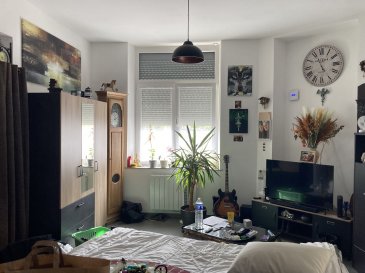 Immeuble - 130m ². PANETTA IMMOBILIER vous propose en Exclusivité cet immeuble de rapport en très bon état d'entretion situé à SAULNES avec 3 appartements loués et possibilité de créer un appartement dans les combles. L'ensemble est composé comme suit:

Rez-de-chaussée, 1er et deuxième étage : 3 appartements de 40m² (cuisine, salon, salle d'eau, chambre, dégagement) loué 510/510/400euros/mois

2 grandes caves

Toiture de 2013, toutes les fenêtres en double vitrage sont de 2019, éléctricité rdc et 1er étage de 2017 et 2ème étage de 2007, chauffage électrique de qualité neuf dans tous les appartements

Pour infos et visites, Rocco PANETTA au 06 88 56 77 94 (laisser message si répondeur)

Les informations sur les risques auxquels ce bien est exposé sont disponibles sur le site Géorisques : www.georisques.gouv.fr