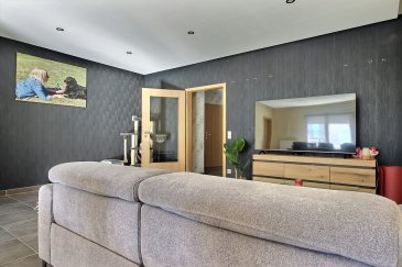 Appartement lumineux de 90 m² avec garage et balcon à Belvaux.

Vous recherchez un appartement spacieux, bien agencé et idéalement situé ? Ce bien est fait pour vous !

Situé au 2? étage d'une résidence de 3 niveaux, dans une rue calme à sens unique à Belvaux, cet appartement séduit par son environnement agréable et son immeuble parfaitement entretenu.

Composition de l'appartement
-	Hall d'entrée fonctionnel desservant toutes les pièces
-	Grand séjour lumineux avec accès au balcon, idéal pour vos moments de détente
-	Cuisine séparée
-	2 chambres à coucher confortables
-	Salle de douche moderne
-	WC séparé

Atouts supplémentaires
-	Garage privatif
-	Balcon ensoleillé
-	Résidence calme et bien tenue

 Un bien rare sur le marché de Belvaux, à visiter sans tarder !
Contactez-nous dès aujourd'hui pour convenir d'un rendez-vous. 00352 621 252 212