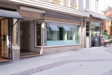 LUXEMBOURG CENTRE VILLE, RUE PHILIPPE II, quartier de prestige à côté d'Hermes et Dior, boutique avec vitrine à louer de +-160 m2 comprenant : rez-de-chaussée: local avec vitrine, premier étage deux grandes pièces à réaménager, kitchenette, WC, gran local adjacent brut de béton, cave.
Commission d'agence : un mois de loyer + TVA
Contact et visites : Rosalba MAITRE téléphone : 691 550 189