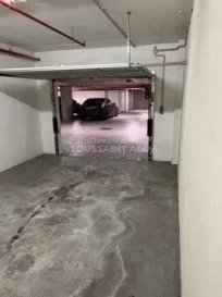 Spacieux garage fermé d'une surface de 20,49 m2 situé au sous-sol d'un immeuble à Luxembourg, Val des Bons-Malades (proximité Coque, institutions européennes, secteur financier, etc.) 