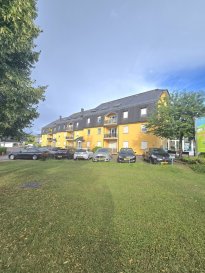 Immo Nordstrooss vous propose un beau duplex à vendre à Erpeldange-sur-Sûre de +/- 120m2 

Ce duplex se compose comme suite: 

2ième étage: 
- hall d'entrée 
- wc séparée 
- salon et salle à manger 
- cuisine équipée 
- débarras 
- deux grande chambres à coucher 
- salle de douche 

3ième étage: 
- grande pièce /chambres à coucher 
- espace dressing 

Sous-sol: 
- garage Box pour une voiture 
- parking extérieur 
- cave privatif 

L'appartement se trouve dans un immeuble calme et bien entretenu: 
- ascenseur 
- chauffage au mazout 
- classe d'isolation thermique: F/F 
- Année de construction: 1997 
- nombreuses possibilités de parking public 
- proche de la N7/A7 
- arrêt de bus directement devant la porte 
- nombreuses possibilités de shopping 

Pour tout renseignement complémentaire ou information veuillez nous contacter par email info@immonordstrooss.lu ou par Tél: 691 850 805.

Proposition de crédit/financement à taux compétitif auprès des banques Luxembourgeoise incluse dans nos services gratuits.