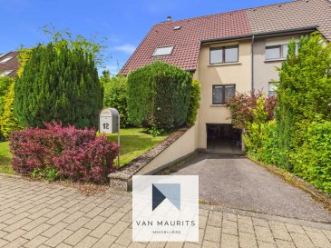 Située au calme à Strassen à proximité de Luxembourg-ville, cette maison, libre de 3 côtés construite en 1985 sur un terrain de 4.32 ares sans vis-à-vis, a une surface totale de ± 230m² dont ± 140m² habitables. A rafraîchir avec un beau potentiel d'extension avec un grenier de ± 34m². Elle se compose comme suit :

Le rez-de-chaussée comprend un hall d'entrée / cage d'escalier de ± 13m², un séjour de ± 20m² avec sa cheminée et son accès à la terrasse couverte de ± 10m²; d'une salle à manger de ± 16m² ouverte sur le séjour; d'une cuisine équipée de ± 12 donnant sur une véranda de ± 9m² qui s'ouvre sur le jardin.

Au 1er étage le palier mène à 3 chambres de ± 18, 16 et 10m²; à une chambre d'enfant / bureau de ± 8m²; à une salle de bain de ± 8m².

Le sous-sol comprend un garage de ± 29m², un atelier de ± 9m², une buanderie de ± 10m² et un débarras de ± 7m².

Un grenier non aménagé de ± 34m² complète l'offre.

Le jardin est entouré par une haie et se trouve sans vis-à-vis.

Généralités :
- Emplacement très recherché au calme
- Maison à rafraîchir - beau potentiel
- Double vitrage, châssis en bois, volets manuels ;
- Chaudière au gaz (2008), chauffage par radiateurs ;
- Proximité de toutes commodités.