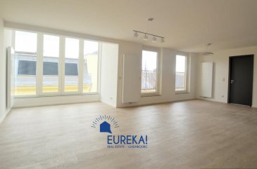 +++COUP DE COEUR!!! LOCALISATION EXCEPTIONNELLE AMAZING LOCATION!! 

EUREKA REAL ESTATE vous présente à la location un magnifique appartement de haut standing de 150m2 entièrement rénové, au cœur du Centre Ville de Luxembourg, zone piétonne, au 4ème étage et dernier étage avec ascenseur d'une nouvelle résidence luxueuse qui se compose comme suit: 

-hall d'entrée avec porte blindée et vidéophone  
-wc séparé  
-vaste living/salle à manger avec parquet massif au sol ouvert sur une cuisine moderne ultra équipée et grande terrasse tout le long de l'appartement  
-3 chambres à coucher avec parquet massif au sol  
-2 salles de douches avec wc et raccordement pour machine à laver   

Au sous-sol de l'immeuble se trouve également une grande cave privative.   

DiSPONIBLE IMMEDIATEMENT   

BIEN RARE A VISITER ABSOLUMENT COUP DE COEUR ASSURE!  

 Pour plus de renseignements et pour convenir d'une visite, merci de contacter le +352 671 137 400 
