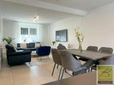 Cet appartement moderne, offrant une vue panoramique. Sa proximité avec le centre-ville et les magnifiques parcs lui confère un équilibre parfait entre tranquillité et commodité.

L'appartement lui-même propose un espace à la fois confortable et fonctionnel. Voici un aperçu de ses caractéristiques :

Un hall d'entrée accueillant
Un séjour spacieux et lumineux 
Une cuisine équipée séparée, offrant intimité et praticité
Deux chambres à coucher pour un repos optimal
Une salle de bain 

Un grand balcon pour profiter
Une cave
et une buanderie commune 

La surface de l'appartement est de 76 m2, celle du balcon est de +/- 20 m2

L'emplacement de l'immeuble est un atout majeur, offrant une proximité appréciable avec divers commerces, crèches, écoles, école internationale, piscine, transports en commun, salles de sport, clubs de fitness, et bien plus encore. Il s'agit là d'un choix attrayant pour ceux recherchant à la fois confort et praticité.

Pour tout complément d'information, n'hésitez pas à nous contactez par téléphone au 28 77 88 22.

Nous sommes également disponibles pour organiser les visites le samedi !

Nous sommes, en permanence, à la recherche de nouveaux biens à vendre (des appartements, des maisons et des terrains à bâtir) pour nos clients acquéreurs.

N'hésitez pas à nous contacter si vous souhaitez vendre ou échanger votre bien, nous vous ferons une estimation gratuitement.