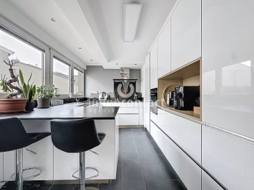 L'agence immobilière Immo-Contact vous propose ce magnifique appartement entièrement rénové en 2021 de +/− 87m² de surface totale situé à Mondercange.

Idéalement situé, la ville propose une gamme variée de commodités à proximité immédiate de l'appartement. Des commerces, des écoles, des restaurants et des espaces de loisirs se trouvent à quelques pas, facilitant ainsi le quotidien de ses habitants.

Les liaisons de transport bien développées permettent un accès facile et rapide aux différents centres d'activités de la région.

Les résidents peuvent également profiter d'agréables balades dans les parcs environnants ou le long des chemins.

L'appartement, au 1er étage se compose comme suit :

- Hall d'entrée avec espace de rangement
- Salon avec espace salle à manger 
- Cuisine équipée semi ouverte
- 2 chambres à coucher 
- Salle de bain avec douche, vasque et WC
- Buanderie privative avec emplacement machine à laver et sèche linge  

Un grenier privatif aménagé et un emplacement intérieur viennent compléter ce bien.

À savoir :
- Aucuns travaux à prévoir
- Fibre optique installée
- Disponibilité immédiate

Visites possibles en semaine et le samedi.

Pour toutes informations contactez-moi au +352 621 391 355.

Estimation de votre bien (sous 48h), contactez nous +352 26 311 992 ou sur info@immocontact.lu.

 ---------- 
Immo-Contact real estate agency offers you this magnificent apartment, completely renovated in 2021, with a total surface area of +/− 90m², located in Mondercange.

Ideally located, the town offers a wide range of amenities in the immediate vicinity of the apartment. Shops, schools, restaurants and leisure facilities are just a few steps away, making daily life easier for residents.

Well-developed transport links provide quick and easy access to the region's various activity centers.

Residents can also enjoy pleasant strolls in the surrounding parks or along footpaths.

The apartment, on the 1st floor, is composed as follows:

- Entrance hall with storage space
- Living room with dining area 
- Semi-open fitted kitchen
- 2 bedrooms 
- Bathroom with shower, washbasin and WC
- Private laundry room with space for washing machine and tumble dryer  

A private converted attic and indoor parking space complete this property.

Good to know:
- No work required
- Fiber optics installed
- Immediate availability

Visits possible on weekdays and Saturdays.

For further information, please contact me on +352 621 391 355.

For an estimate of your property (within 48 hours), please contact us on +352 26 311 992 or info@immocontact.lu.