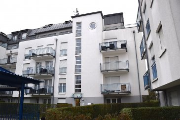 L'agence IMMOLORENA de Pétange a choisi pour vous un magnifique APPARTEMENT meublé à NIEDERKORN de 76 m2, au 1er Etage avec ascenseur, il se compose comme suit: 

- Très belle cuisine ouverte toute équipée donnant accès sur le salon faisant un total de 39,35 m2 et sur une terrasse 5,2 m2 
- Une charmante Salle de bain de 5,88 mé
- Une grande chambre de 13,5 m2, donnant accès sur la terrasse de 5,2 m2
- Deuxième chambre un peu plus petite de 11,2 m2
- Une cave privative
- 1 emplacement à l'intérieur ( Numéro18)

À SAVOIR: MAX 2 Personnes 

Pour tout contact:
Joanna RICKAL: +352 621 36 56 40 
Vitor Pires: +352691 761 110 
Kevin: +352 691 318 013
