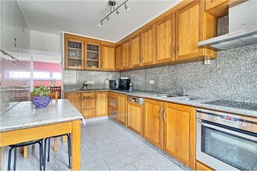 Veuillez contacter notre agent Joao Ferreira pour de plus amples informations au 691 29 81 36 ou par courriel : joao.ferreira@remax.lu.

RE/MAX Select, Spécialiste de l'immobilier à Gilsdorf, vous propose, en exclusivité, cette belle maison à vendre.

D'une superficie totale de 165 M2, se situant dans un rue très calme, cette maison à été totalement rénovée en 2004 et se compose comme suit :

- Au rez-de-chaussée : une chambre, une salle de bain, une cuisine totalement équipée ainsi qu'un salon / salle à manger. 
- A l'étage : vous trouverez trois chambres, une très grande salle de bain et une deuxième cuisine.
Vous avez également la possibilité d'aménager le grenier.

Cette maison vous donnera la possibilité de créer un studio, vu que toutes les conditions sont réunies pour.

La maison dispose également d'une belle terrasse et d'un grand jardin.

Un garage et deux emplacements complètent ce bien.

Proche de toutes commodités.

Frais d’agence RE/MAX : 3 % du prix de vente à la charge de la partie venderesse + TVA