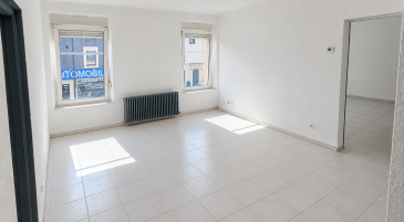 Knutange,

Idéalement situé, proche du centre ville,

Appartement de 80m² composé comme suit:

Au 1er étage :

Entrée, cuisine équipée séparée, salon séjour, deux chambres spacieuses, salle de bain et wc séparé. 

Confort:

 fenêtres double vitrage avec volets roulants, électricité en sécurité, système de chauffage au gaz.

Extérieur : 
Parking situé à côté de la résidence.

Contact: 
A. ROMANO
06 70 32 89 54