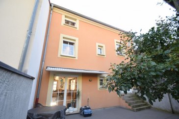 En Exclusivité ImmoHouse vous propose cette charmante maison idéalement située à Schengen.

Sur un terrain de 3,01ares et une surface habitables de 160m² cette magnifique maison se compose de:

Au rez de chaussé:
- Un hall d'entrée
- Une salle de douche avec wc
- Un garage pour 2 voitures
- Une buanderie
- Une grande cave

Au 1er étage:
- Un superbe salon/salle à manger avec cuisine ouverte et accès terrasse et jardin
- Une cuisine équipée ouverte sur la pièce de vie
- Un wc séparé

Au 2ème étage:
- 3 chambres à coucher
- Une salle de bain avec douche wc et fenêtre
- Un wc séparé

Au 3ème étage:
- 2 chambres à coucher
- Un wc séparé

A cela s'ajoutent: un garage pour 2 voitures, un joli jardin une belle terrasse, une cave, une buanderie.

Infos et visites sur rdv