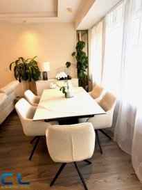 Superbe appartement rénové de 88 m² à Esch-sur-Alzette.;

Idéalement situé à Esch-sur-Alzette, juste en face de la gare et à proximité immédiate de toutes commodités (commerces, écoles, transports, restaurants), ce magnifique appartement traversant de 88 m² saura vous séduire par sa luminosité, ses volumes généreux et sa rénovation soignée.

Situé au 5? étage d'une résidence bien entretenue avec ascenseur, il offre une distribution harmonieuse et fonctionnelle :

- Un espace de vie convivial et lumineux, 
- Grand hall d'entrée accueillant
- Spacieuse pièce de vie comprenant un salon ouvert sur la salle à manger
- Cuisine moderne entièrement équipée
(L'espace de vie donne sur l'avant de l'immeuble)

- Deux belles chambres à coucher situées à l'arrière du bâtiment
- Salle de douche contemporaine
- WC séparé
- Débarras pratique pour le rangement

 Les atouts supplémentaires :

- Garage fermé privatif
- Cave privative
- Accès à un grenier commun
- (nouvelle installation chaudière)

Disponibilité à convenir. 
Les frais d'agence sont inclus dans le prix de vente et sont à charge du vendeur. 
Pour toute demande de visite ou informations complémentaires, n'hésitez pas à nous contacter au 265341 ou directement notre agent Mme VEIGAS au 621 505 621 ou par mail au cristina.veigas@cl-immo.lu