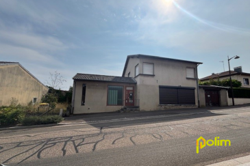 Vallée du Rupt de Mad.  Anciens locaux du trésor public offrant une surface habitable confortable et permettant d'envisager plusieurs projets (privé et/ou professionnel) à la même adresse. Ou tout simplement en transformant l'existant en un petit havre de paix. A visiter sans tarder.
 Les informations sur les risques auxquels ce bien est exposé sont disponibles sur le site Géorisques : www.georisques.gouv.fr