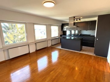 °°° SOUS COMPROMIS°°

LX2 Immo a le plaisir de vous proposer en vente un joli appartement à 2 chambres sise 33 rue Oster à Howald.
L'appartement de 66.85 m2 se trouve au 3e étage d'une petite résidence à 4 untiés.

A proximité immédiate de la Cloche d'or avec commerces, restaurants, accès autoroute, école fondamentale, crèches, lycées (dont le lycée Vauban). 
La nouvelle ligne du tramway, prévue pour l'été 2023, se trouve à
quelques pas (200m) de la résidence.

Très bonne connexion aux transports publics.

L'appartement comprend :
- 1 grand living / cuisine ouverte
- 2 chambres à coucher
- 1 salle de douche avec WC
- 1 cave privative
- 1 débarras
- 1 buanderie commune
- 1 jardin

Pour plus d’informations :
LX2 Immo: www.lx2.lu

Antonio : +352 691 303 720
Christian : +352 621 267 750