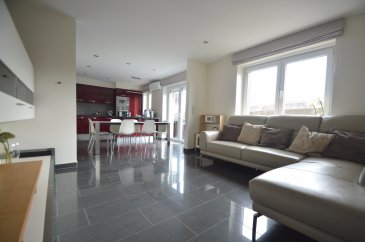 Exclusivité XL: Venez découvrir cet appartement coup de coeur entièrement rénové au deuxième étage d'une petite résidence de 3 unités à proximité immédiate de la gare de Bettembourg.

Sur une surface habitable de près de 80 m², cet appartement lumineux offre un agencement idéal avec:

- Un spacieux hall d'entrée de 5,2 m²
- 2 grandes chambres à coucher de 16m² avec parquet massif
- Une belle cuisine entièrement équipée moderne ouverte sur un grand séjour climatisé de 35,5 m²
- Une salle de bain avec baignoire et WC
- Un WC séparé avec lavabo

A cela s'ajoutent un balcon, une grande cave de 14m² entièrement carrelée, un garage fermé avec porte motorisée et un grenier commun.

Pas de charge de copropriété, chaudière individuelle de 2009 à gaz à condensation / fenêtres triple vitrage avec volets électriques / Électricité et tuyauterie entièrement refaits à neuf en 2009.

Parking commun réservé à la résidence.

Finitions de qualité, une belle opportunité à saisir rapidement.

Informations complémentaires sur demande et visites sur rendez-vous.