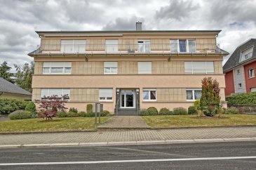 Louis MATHIEU RE/MAX Partners, spécialiste de l'immobilier à Howald vous propose à la vente ce bel appartement d'une superficie de 103,37 m2 habitables. Situé au deuxième et dernier étage, d'une résidence de six unités, il se compose de la manière suivante : 

Un vaste hall d'entrée avec un placard, une pièce de vie séjour/salle à manger d'environ 28 m2 avec un accès sur un balcon filant avec marquise éléctrique, une cuisine équipée indépendante avec un second balcon, trois chambres à coucher de 18,6 m2, 12,6 m2 et 10,7 m2, une salle de bains (baignoire, vasque, WC, rangements), un WC indépendant.

Ce bel appartement est complété par un garage et une cave.

Caractéristiques supplémentaires : double vitrage, chauffage au gaz, situation calme, proximité centre, etcà

Disponibilité immédiate.

Charges mensuelles : 345 €

Passeport énergétique : H / I

La commission d'agence est inclus dans le prix de vente et supportée par le vendeur.

Contact : Louis MATHIEU au +352 671 111 323 ou louis.mathieu@remax.lu
Ref agence :5096352