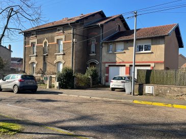 A Briey Haut immeuble de rapport de 4 appartements   de 350 m² et un terrain constructible de 5,5 ares .. Au coeur de Briey-Haut dans un quartier calme et résidentiel à vendre immeuble comprenant quatre appartements, deux garages et un terrain constructible de 5,5 ares attenant à la maison qui offre la possibilité de construire plusieurs logements.

Le bien se compose comme suit:
-R de C : F5 de 126,53 m² actuellement occupé par les propriétaires. loyer possible 990€.
Un spacieux appartement plein de charme, ses planchers de chêne anciens, ses cheminées de marbre,  moulures et une belle hauteur sous plafond.....
Il se compose d'un salon, d'une salle à manger, d'une cuisine aménagée et équipée, de deux chambres, d'un bureau, d'une salle de bain et d'une salle de douche. L'espace de vie s'ouvre sur une vaste terrasse sans vis à vis. 
DPE nouvelle version: E et E le montant estimé des dépenses annuelles pour un usage standard Entre 1880 euros et 2600 euros par an.

-1er gauche : F4 de 64,75m² loyer 660€.
Spacieux appartement composé d'un salon salle à manger, de deux chambres, d'une cuisine et d'une salle de bain.
DPE nouvelle version: D et D le montant estimé des dépenses annuelles pour un usage standard Entre 1270 euros et 1750 euros par an.

-1er  droite : F3 de 50,96m² loyer 480€.
Confortable appartement composé d'un salon salle à manger, d'une chambre, d'une cuisine aménagée et équipée et d'une salle de bain.
DPE nouvelle version: F et F le montant estimé des dépenses annuelles pour un usage standard Entre 1210 euros et 1680 euros par an.

-Sous les combles :  F3 de 91,45m² loyer 550€
Appartement de caractère, belle hauteur sous plafond, des poutres apparentes composé d'une pièce de vie ouverte sur la cuisine, de deux chambres et d'une salle de bain. 
DPE nouvelle version: D et D le montant estimé des dépenses annuelles pour un usage standard Entre 1450 euros et 2010 euros par an.

Deux garages complètent le bien et un espace extérieur commun aux appartements des étages. Chaque appartement dispose d'un box de rangement au sous sol.
Toiture en bon état, chauffage individuel au gaz, fenêtres en double vitrage, interphones, la cave et les combles de l'immeuble sont isolés.


Prix de vente 625 000€ frais d'agence inclus.
Votre Agence Agora Briey, votre contact Mylène Bertazzoni .
03 82 20 25 26 
agora.briey@wanadoo.fr