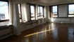 Appartement Location 2 chambres à Thionville - 880 € Appartement de 93m2 avec vue panomarique sur Thionville - 88. Idéalement situé à 2minutes à pieds de la gare SNCF, à 2 minutes de l'axe A31Thionville-Luxembourg et à proximité directe des commerces de l'hypercentre, laissez vous séduire par la situation de ce bien en plein cœur de Thionville. Tout d'abord, vous trouverez une entrée avec placards donnant sur un spacieuse et très lumineux espace de vie de 46 m 2 incluant une cuisine équipée neuve. Un cellier est présent afin de favoriser l'espace de stockage. Ensuite, le coin nuit est composé de 2 belles chambres de 15m2 et 12m2 dont une avec un dressing et un point d'eau. La salle de bain dispose d'une baignoire, d'une vasque et d'un espace avec les arrivées d'eau nécessaires à vos machines. Pour finir, l'appartement se situe au 10eme et dernier étage d'une résidence avec deux ascenseurs, de ce fait vous pourrez profiter de la vue panoramique sur la Moselle et sur les toits de Thionville. Disponibilité au 1er septembre 2018 Pour plus de renseignements, veuillez contacter Meggie TOUCHET au 07 69 45 02 27 ou au 03 82 53 52 94 ainsi que par mail à agence@ccimmobilier.com
