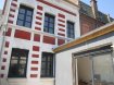 Maison Vente 3 chambres à Cambrai - 180 200 € Maison de ville entièrement rénovée . Maison de ville entièrement rénovée proche du centre ville, des écoles et des activités sportives et culturelles comprenant : hall d'entrée,salon/séjour, cuisine, WC, cellier/lingerie. 1er étage : palier, 2 chambres, SDB et WC. 2ème étage : suite parentale avec salle de bains et WC. cave - remise - chauffage au gaz .ON POSE LES MEUBLES - EXPOSITION PLEIN SUD 180 200 EUR dont 6 % d'honoraires à la charge de l'acquéreur 170 000 EUR net vendeur