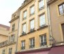 Appartement Location à Metz - 410 € METZ CENTRE : 11 rue blondel
Idéal étudiant, proximité immédiate facs.
F2 de 43 m2 au 2 ème étage comprenant une entrée avec placards, cuisine (frigo et table cuisson) ouverte sur salon-séjour, une chambre avec placards et coin bureau, salle de douche avec WC.
Chauffage électrique. DPE: E
LIBRE AU 12/10/2017
Loyer : 410 €
Charges: 50 € (eau, TEOM, entretien des communs)
Honoraires : 410 €
IMMOGEST
13 RUE DU STADE
57155 MARLY
07.89.05.45.27
03.87.57.19.33