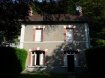 Maison Vente 2 chambres à La Chartre-sur-le-Loir - 75 600 € . Maison ancienne à restaurer. Beaux pavés anciens. Bien exposée. Comprenant au RDC une cuisine, un séjour, arrière cuisine, WC et une pièce. A l'étage deux chambres et une salle de bains. Grenier avec possibilités d'aménagement. Cave. En face terrain avec garage.