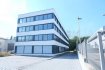 Bureau Location à Luxembourg-Gasperich - 9 500 € LUXEMBOURG CLOCHE D'OR, Immeuble à bureaux à 4 étages neuf à louer situé à la rue Eugène Ruppert, de 380 m2 habitable au RDC desservi par deux ascenseurs. Il est composé comme suit:
rez-de-chaussée: deux plateaux de bureaux de 380 m2 par plateau, toilettes, local technique,
Les surfaces sont divisibles et peuvent être cloisonnées,
L'immeuble est équipée de : triples vitrages, façade isolante, air conditionné, fenêtres closes, faux plafonds, deux ascenseurs,
Les plateaux de bureaux peuvent êtres loués séparément ou en totalité
Prix hors charges sans parkings : 9.500 euros