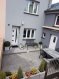 Maison Vente 3 chambres à Schieren - 670 000 € Maison rénovée depuis 2010
Rdch: Hall d'entrée avec Living avec feu ouvert, grande Cuisine équipée, Salle de douche, Débarras, Buanderie, Cuisine d'hiver, Chaufferie;
1er étage: Chambre à coucher ( 13 m2 ), Salle de Douche;
2ème étage: 2 chambres à coucher (15 m2 + 10 m2);
Garage, Terrasse, Parking pour 6 voitures;
Appartement de 40 m2 avec entrée séparée comprenant: Cuisine équipée + Living, Salle de Douche, 1 chambre à coucher.
Triple vitrage 2010
Vôlets électriques avec horloge
Toit + Façade 2018
Cuisine 2013
Chauffage Mazout 2010
Appartement 2012
Possibilité de faire 2 maisons jumelées!