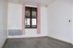 Appartement Vente 2 chambres à Strasbourg - 193 000 € Dans un immeuble situé coté cour de l'Avenue de Colmar donnant sur la Place du Schultfeld à proximité immédiate du tram, des écoles, des commerces et axes autoroutiers, venez visiter ce 3 pièces au premier étage bénéficiant d'une vue dégagée et d'une belle luminosité.Ce logement ce compose de 2 grandes chambres, d'une cuisine, d'une véranda, d'une salle de bain et d'un wc.Vous rechercher un logement à proche de la ville et des écoles pour un investissement locatif ou pour votre résidence principale, laissez vous séduire par ce logement atypique et charmant.Votre contact : Julien Diss 0632090104