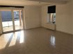 Appartement Vente 2 chambres à Longlaville - 188 000 € AU CENTRE VILLE DE LONGLAVILLE A PROXIMITE DE LA FRONTIERE LUXEMBOURGEOISE ET BELGE A VENDRE UN TRES BELLE APPARTEMENT D'UNE SUPERFICIE HABITABLE DE 84M².
COMPRENANT: Une entrée dégagement, une cuisine équipée, un salon salle à manger avec un accès sur une terrasse de 21m² et un jardin, deux chambres, un WC avec lave main, une salle de bain avec deux lavabos et un coin buanderie.
UN GARAGE.
UN PARKING AERIEN.
DEUX CAVES.
PAS DE SYNDIC.
CHAUFFAGE AU GAZ.
DOUBLE VITRAGE PVC.
IMMEUBLE DE 4 LOGEMENTS.