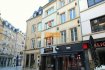 Studio Location à Luxembourg-Centre ville - 1 200 € Beau studio de m2 meublé situé au 1er étage d'un immeuble situé dans la Grand-Rue en plein centre de la Ville de Luxembourg.A visiter absolument.