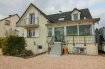 Maison individuelle Vente 4 chambres à Knaphoscheid - 650 000 € Maison unifamiliale - Libre de 4 côtés
Vue panoramique - Orientation SUD
Sous-sol:
hall
1 chambre à coucher avec salle de bains
grand garage pour 2 voitures
chaufferie
cave
sortie vers l'arrière, côté jardin
Rez-de-chaussée:
hall d´entrée
cuisine équipée
WC séparé
living - salle à manger
véranda
1er étage:
1 chambre à coucher avec dressing et balcon
2 chambres à coucher
salle de bains
WC séparé
Jardin aménagé avec terrasse, étang et abri de jardin
Aspects techniques:
Construction de 2006
Fenêtres double vitrage
Chaufferie de 2016
Ref agence :6746