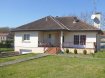 Maison mitoyenne Vente 3 chambres à Piennes - 185 000 € PIENNES : 185 000 ' FAIMaison individuelle de plain pied de 1974 sur un terrain de 7 a 50 ca comprenant :- sous sol complet : garage 2 VL et chambre - au rdc : cuisine, vaste séjour, deux chambres, salle de bains, wc, terrasse, jardin - garage annexeEtat général et toiture en bon état DPE ETEL 06.150.144.36Ref agence :2284444