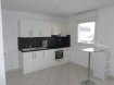 Appartement Location 3 chambres à Thionville-Élange - 990 € c.c. Appartement F4 de 78m2 situé au 1er étage d'une résidence de 8 logements
entrée avec placard, séjour avec cuisine ouverte équipée (four plaque de cuisson et hotte aspirante) et accès terrasse (15m2), cellier, 3 chambres, salle de bains (double vasque avec meuble, miroir et spots, baignoire, WC avec lave main.
Double vitrage PVC, volets roulants électriques, isolation par l'extérieur, chauffage par le sol. Adoucisseur d'eau.
Garage individuel et parking extérieur.