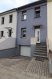 Maison Vente 4 chambres à Belvaux - 799 000 € REAL G IMMO, vous présente en EXCLUSIVITÉ.
Cette belle maison mitoyenne entièrement rénovée à Belvaux à 5 minutes à pied du site Belval Plazza et à proximité des axes autoroutiers.
Celle-ci se situe dans une rue calme et sans issue.
Elle se compose comme suit:
Hall d'entrée, cuisine équipée de chez