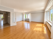 CESSANGE : Appartement 3 chambres avec jardin privatif, garage fermé et parking  
103 m² - 3 chambres - Jardin - Terrasse - Balcon - Garage - Parking  

SIGELUX Real Estate vous propose en exclusivité à la vente ce spacieux appartement de ± 103 m², situé au 136, rue de Cessange à Luxembourg, dans un environnement résidentiel recherché, à proximité de la Cloche d'Or, du centre-ville et des principaux axes routiers.  

Proposé au prix de 893.000 €, le bien bénéficie d'une belle luminosité, d'une distribution fonctionnelle ainsi que de plusieurs espaces extérieurs privatifs.  

L'appartement est en bon état général, mais des travaux de rafraîchissement sont à prévoir, offrant ainsi au futur acquéreur la possibilité de le moderniser et de l'aménager selon ses goûts.  

Composition  
Hall d'entrée  
Séjour lumineux d'environ 30 m²  
Cuisine séparée et équipée, installée en 2018, avec accès au balcon  
Possibilité de créer une grande cuisine ouverte sur le séjour, le mur séparant actuellement la cuisine du living n'étant pas porteur, sous réserve des autorisations éventuellement requises  
3 chambres à coucher, dont deux avec armoires encastrées  
Salle de douche  
WC séparé  
Balcon  
Terrasse privative avec vue dégagée sur les champs  
Jardin privatif  
Cave  
Garage fermé  
Emplacement de parking privatif devant le garage  

Prestations  
 Chauffage individuel au gaz  
 Chaudière remplacée en 2013  
 Fibre optique installée dans l'appartement  
 Double vitrage  
 Parquet dans les chambres  
 Disponible immédiatement  
 Un bien offrant un réel potentiel  

Grâce à ses volumes, ses trois chambres et ses différents espaces extérieurs, cet appartement offre une excellente base pour un projet de rénovation ou de modernisation.  

La configuration permet notamment d'envisager l'ouverture de la cuisine sur le séjour. Le mur séparant actuellement les deux pièces n'étant pas porteur, il serait possible de créer un vaste espace de vie ouvert et contemporain, sous réserve des éventuelles autorisations nécessaires.  

Les travaux de rafraîchissement à prévoir ont été pris en considération dans le positionnement du prix de vente à 893.000 €.  

Autre élément important : des travaux de rénovation de la copropriété d'un montant global d'environ 200.000 € ont déjà été votés. La quote-part correspondant à cet appartement sera prise en charge par le vendeur, permettant au futur acquéreur de bénéficier de ces améliorations sans en supporter le coût correspondant.  

Une localisation recherchée à Cessange  

Le bien bénéficie d'une situation intéressante combinant environnement résidentiel, proximité des espaces verts et excellente accessibilité.  

À quelques minutes de la Cloche d'Or et de ses commerces  
Accès rapide au centre-ville et au quartier d'affaires de la Cloche d'Or  
Arrêts de bus à proximité  
Connexions rapides vers la Gare Centrale et le centre-ville  
Accès rapide au tram à Howald  
Accès aisé aux principaux axes autoroutiers  
Écoles, crèches et infrastructures sportives à proximité  
Nombreux espaces verts et possibilités de promenade  
Établissements scolaires internationaux facilement accessibles  

Prix de vente : 893.000 €  

Le prix comprend :  

L'appartement de ± 103 m²  
Le jardin privatif  
La terrasse et le balcon  
Le garage fermé  
L'emplacement de parking extérieur privatif  
La cave  
Une opportunité intéressante à Cessange  

Avec 3 chambres, 103 m² habitables, un jardin privatif, une terrasse avec vue dégagée, un balcon, un garage fermé et un parking extérieur, ce bien réunit des caractéristiques particulièrement recherchées à Luxembourg.  

Son prix de 893.000 € tient compte des travaux de rafraîchissement à prévoir, tout en offrant un beau potentiel de modernisation, notamment grâce à la possibilité de créer une cuisine ouverte et un espace de vie plus contemporain.  

Disponible immédiatement.  

Contact  

Bob Funck  
SIGELUX Real Estate  
T. +352 621 265 450  
Mail : bob@sigelux.lu