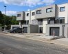 Maison mitoyenne Location 4 chambres à Luxembourg-Gasperich - 4 400 € Sigelux Real Estate vous propose à la location cette maison mitoyenne, construite en 2019, située au 37, rue Mathias Birthon L-1236 Gasperich
Surface habitable +/- 201m2
Elle se compose comme suit :
- Living et salle à manger de 34,31m2 avec terrasse surélevée
- Cuisine équipée AEG, séparée, avec coin repas, terrasse de 15m2
- 4 chambres ( 16,02m2; 15,27m2; 16,21m2; et 14,94m2)
- 1 salle d’eau avec baignoire, double lavabo et wc
- 2 salles de douche + un wc
- 2 toilettes séparées
- Escalier en colimaçon, terrasse, et jardin
- Chauffage au sol
- Revêtement au sols, pierre naturelle et parquet
- Panneaux solaires
- Antenne parabolique
- 3 débarras
Loyer : 4800 euros
Garantie bancaire : 3 mois
Frais d’agence 1 mois + 17% TVA
DISPONIBLE IMMEDIATE
Pour plus de renseignement ou un Rendez-vous pour visiter contactez :
SIGELUX : 46 71 31 ou info@sigelux.lu