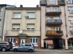 Appartement Location 2 chambres à Schifflange - 1 375 € Très bel appartement au rdch avec parking extérieur à l'arrière du bâtiment, comprenant:
- hall d'entrée avec penderie, vidéophone
- cuisine équipée ouverte sur living-sàm
- sdbains avec baignoire jacuzzi, lavabos meublés, colonne de rangement, WC.
- chac parentale avec placards de rangement
- chac enfant ou bureau avec armoire de rangement. (sans fenêtre)
- débarras individuel
au sous-sol: buanderie en commun
à l'extérieur: emplacement pour voiture.
L'appartement a partiellement des meubles (living-sàm), parabole TV
L'appartement se trouve au Centre de Schifflange, gare de train à proximité, arrêt de bus devant le bâtiment, proche des commerces.
LIBRE DE SUITE
Conditions pour le LOYER GARANTI:
- avoir des contrats de travail fixes dont la période d'essai est terminée
- avoir des revenus nets de 3837,5€