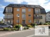 Appartement Vente 2 chambres à Fentange - 737 000 € Appartement au rez-de-chaussée, d’une surface habitable (hors terrasse/balcon) de 84,50 m2, composé comme suit:
A l’étage : Hall d’entrée, WC séparé, living avec accès terrasse (15,70 m2) et balcon (7 m2), cuisine équipée avec accès balcon, salle de bain et 2 chambres à coucher.
Sous-sol : cave, emplacement intérieur et buanderie commune.
La résidence se situe dans un quartier strictement résidentiel de Fentange.
Bonne connexion au réseau des transports en public. Accès facile au distributeur d‘autoroute. Commerces et le centre de Hesperange à proximité.
Pour tous renseignements supplémentaires ou pour convenir un rendez-vous pour une visite, veuillez nous contacter au (+352) 691 400 705 ou par email : info@17b.lu