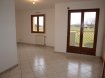 Appartement Vente 2 chambres à Sierentz - 163 500 € F3 de 63 m2 à Sierentz . Au RDC d'une petite résidence très calme au bord des champs, ce F3 de 63 m2 comprend : une cuisine équipée séparée, un séjour avec balcon donnant sur les champs (pas de vis à vis), 2 chambres, une salle de bain et WC séparé. Cave et box garage. Chauffage collectif au gaz. Disponible le 31 octobre.